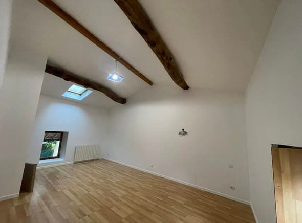 Chambre fraîchement peinte